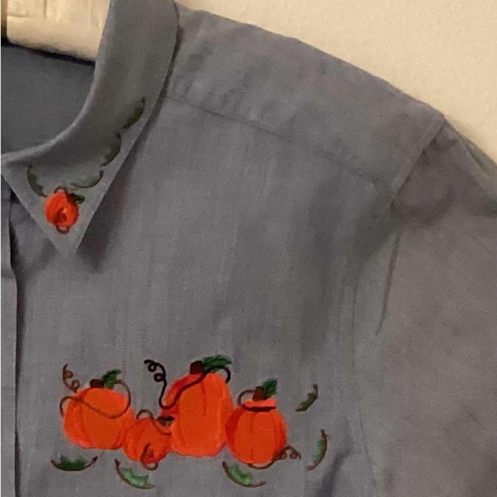 Vintage 90s/Y2K Fall Themed Embroidered Chambray Shirt
